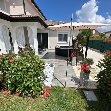 Villa Zonta Apartment Maremi With Private Jacuzzi Buje Exterior photo