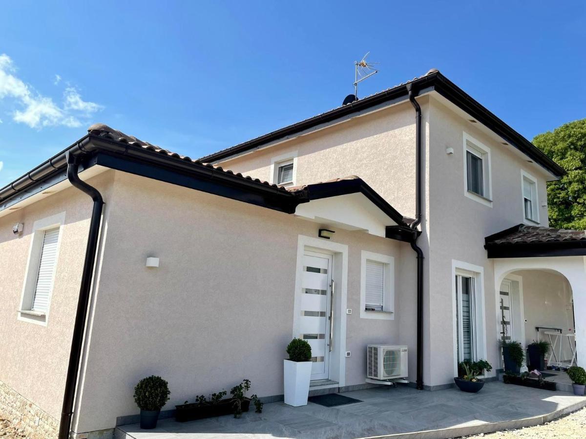 Villa Zonta Apartment Maremi With Private Jacuzzi Buje Exterior photo
