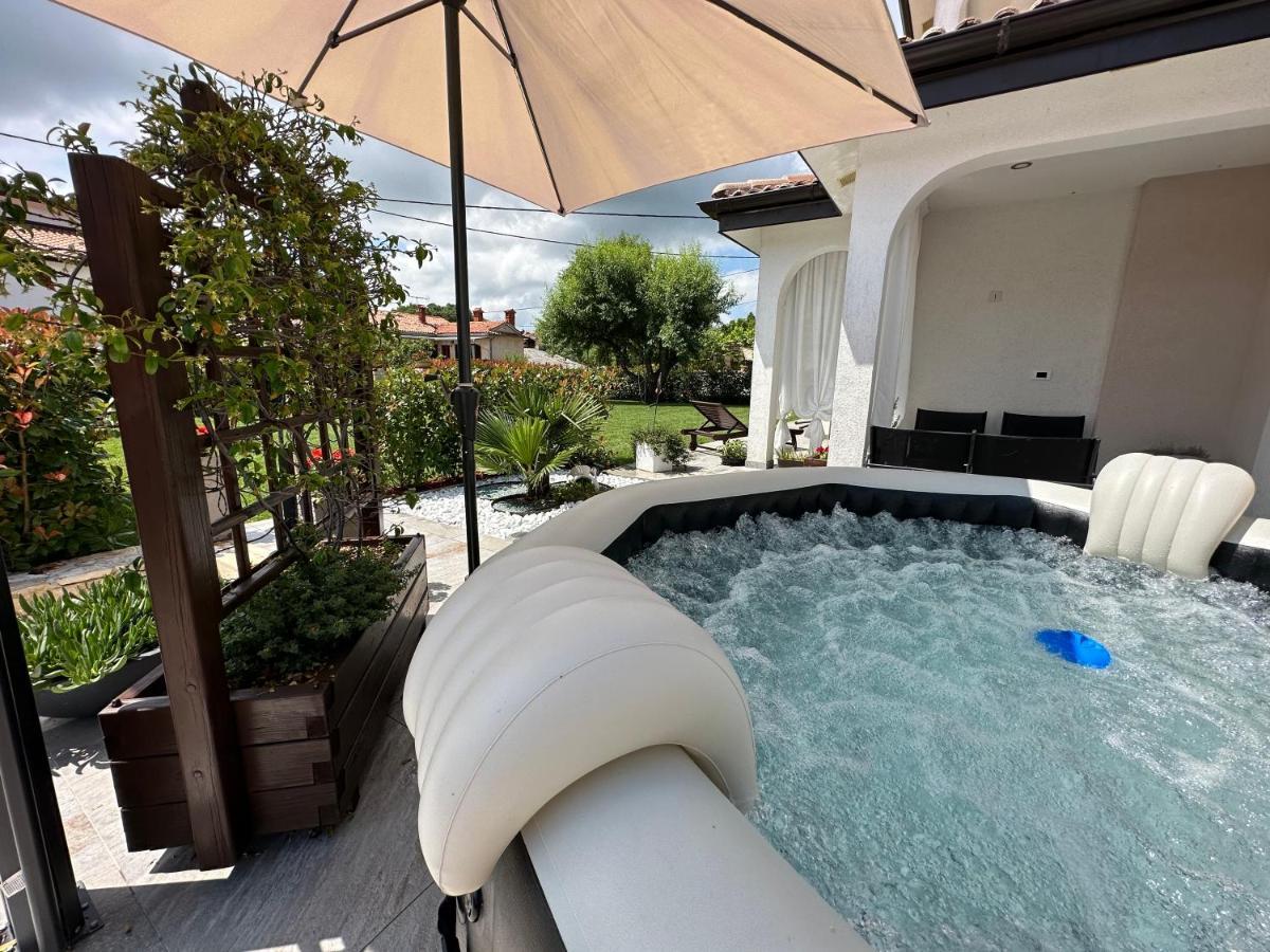 Villa Zonta Apartment Maremi With Private Jacuzzi Buje Exterior photo