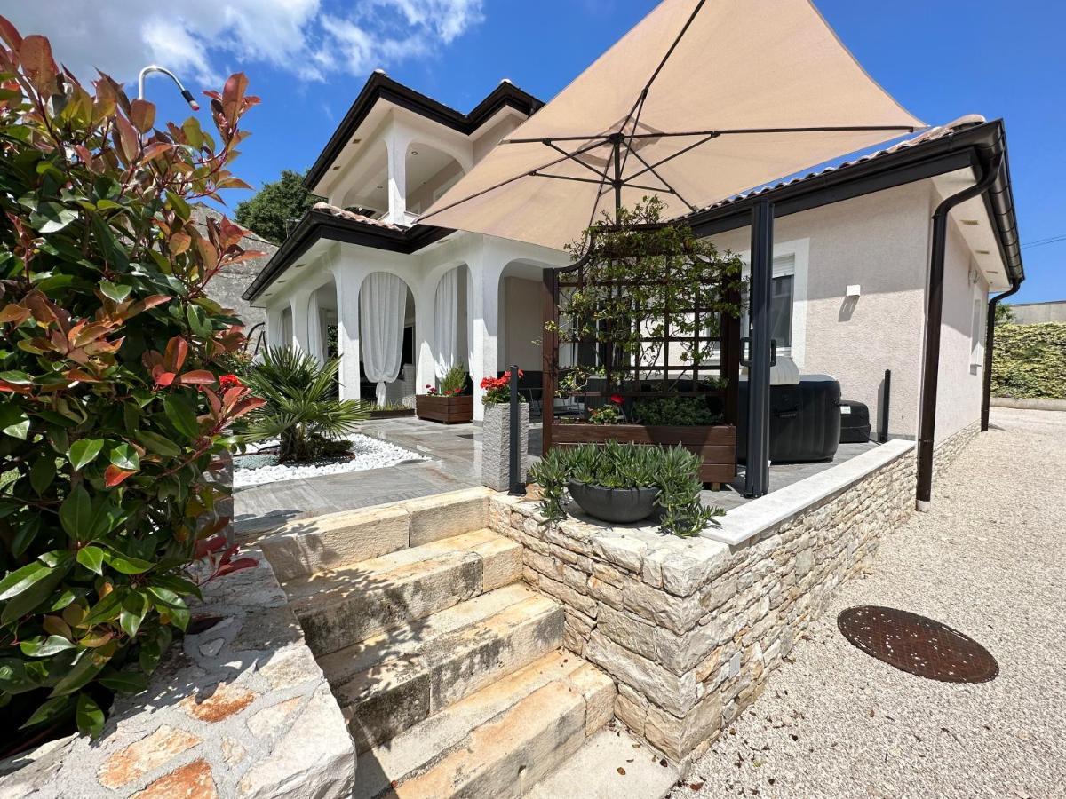 Villa Zonta Apartment Maremi With Private Jacuzzi Buje Exterior photo